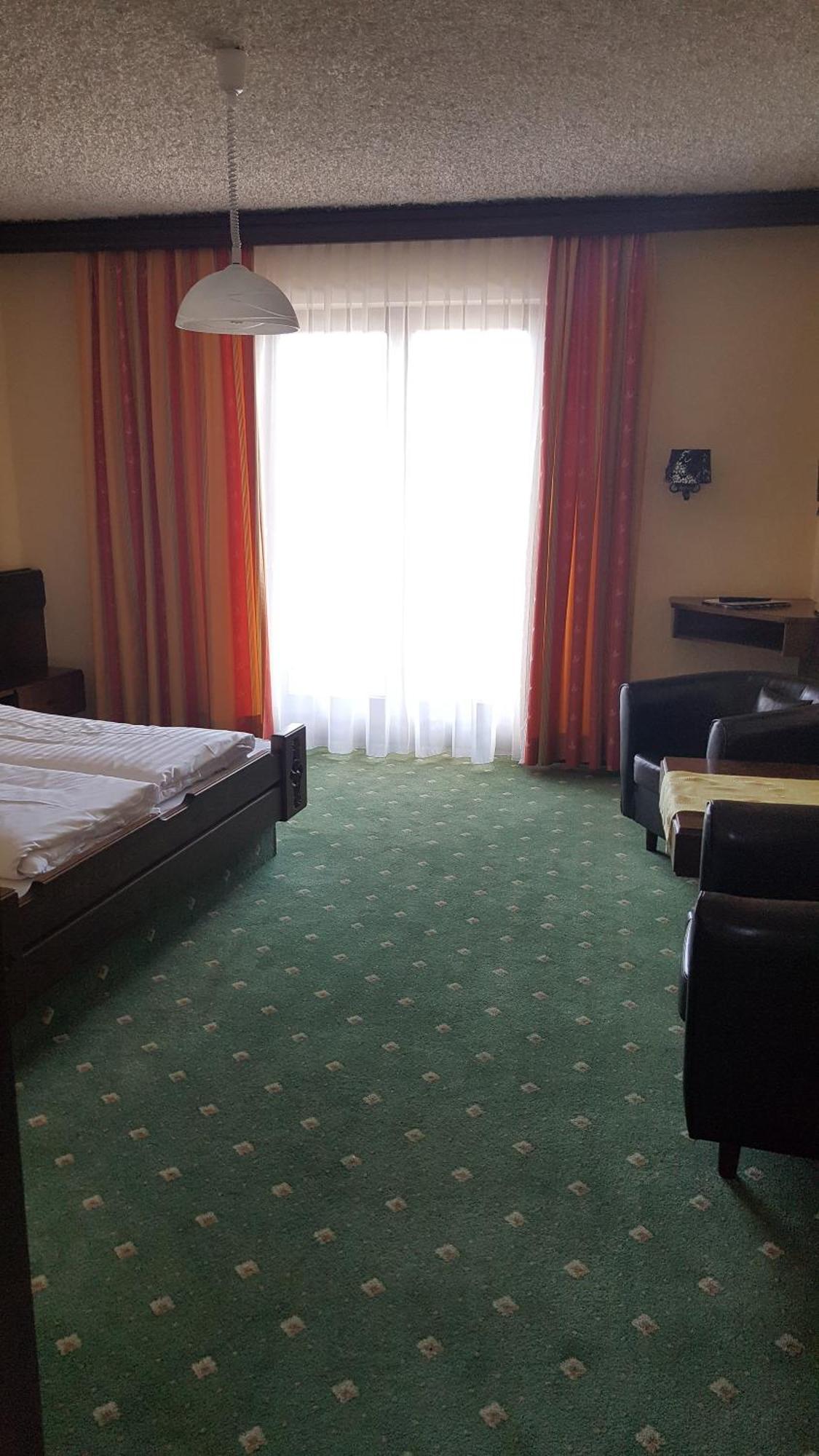 Hotel Kanz Филах Екстериор снимка