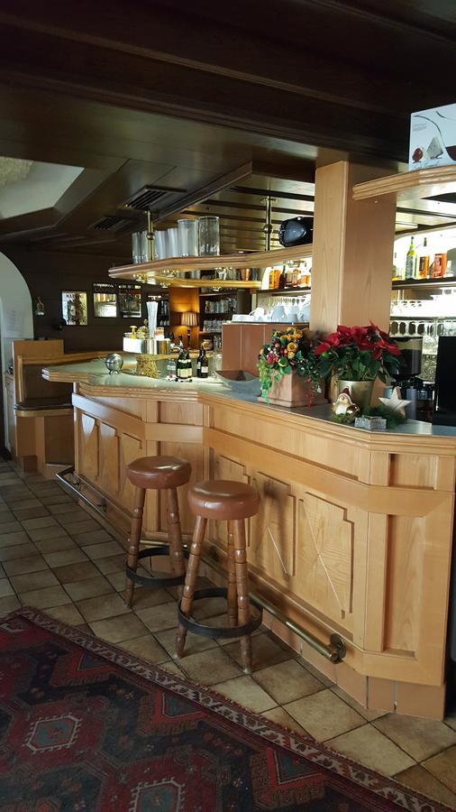 Hotel Kanz Филах Екстериор снимка