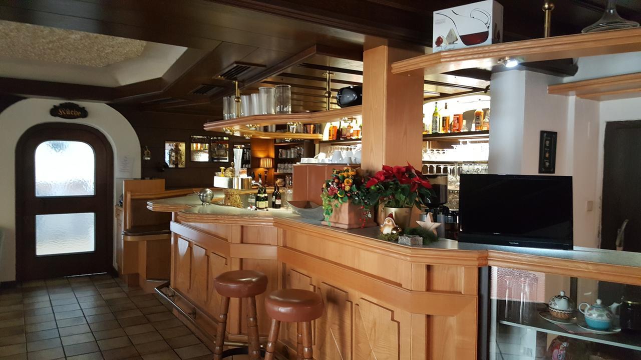 Hotel Kanz Филах Екстериор снимка