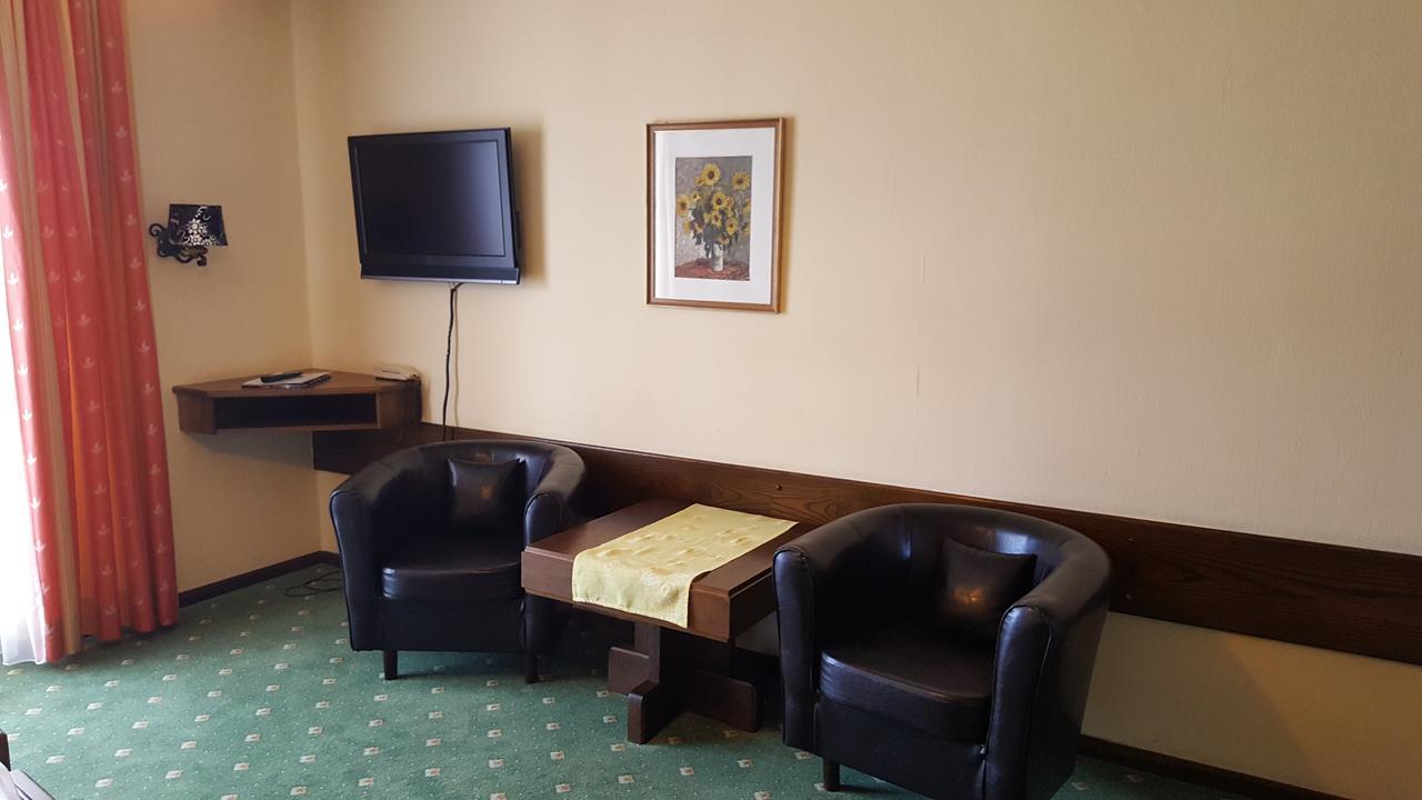 Hotel Kanz Филах Екстериор снимка