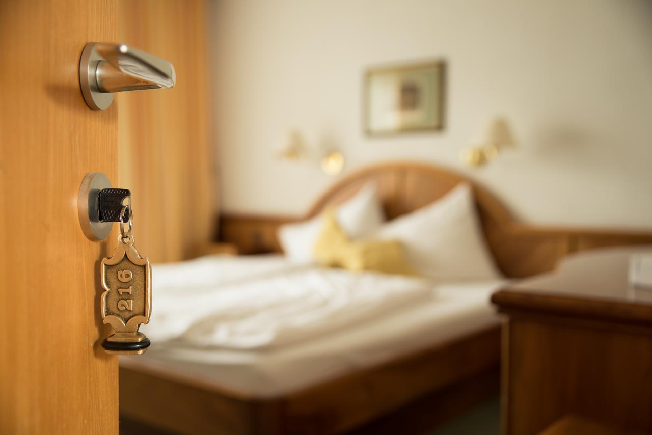 Hotel Kanz Филах Екстериор снимка