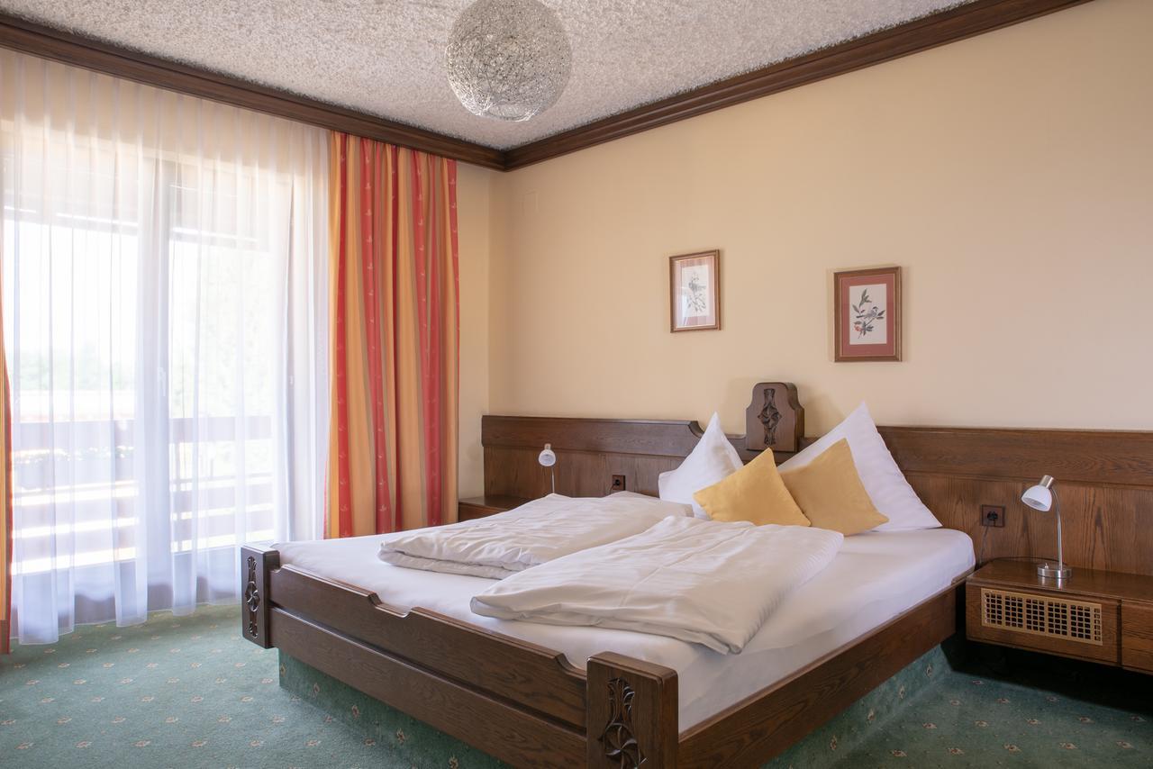 Hotel Kanz Филах Екстериор снимка