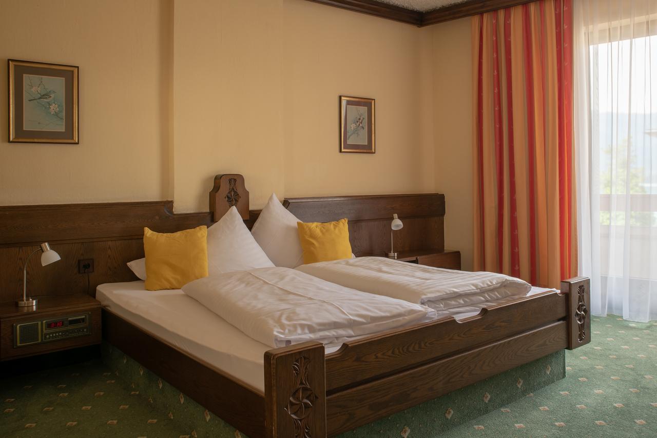 Hotel Kanz Филах Екстериор снимка