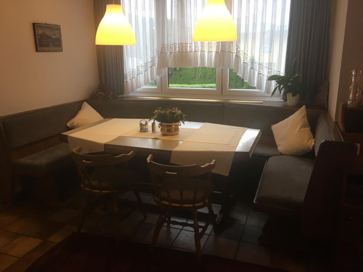 Hotel Kanz Филах Екстериор снимка